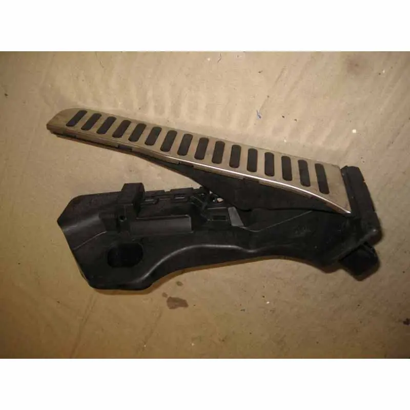 plynový pedál ŠKODA Yeti lift 5L0 1,4 TSI1K1721503AR Jen Po Omezenou Doba