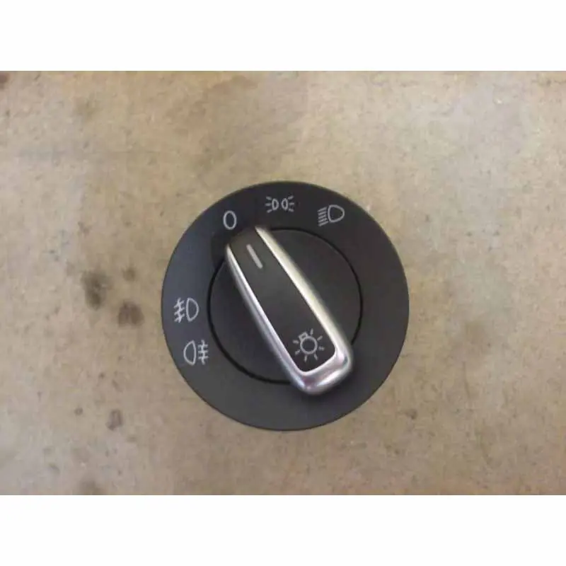 Aktuální VW Passat 3AA spínač světel 3C8941431C