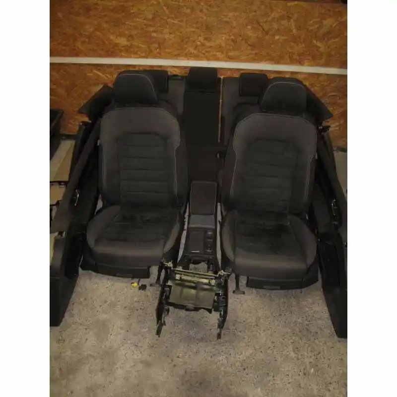 Akční Nabídka interiér - alkantara/látka, přední sedadla vyhřívaná, středový tunel VW Golf VII 5G0 3DV