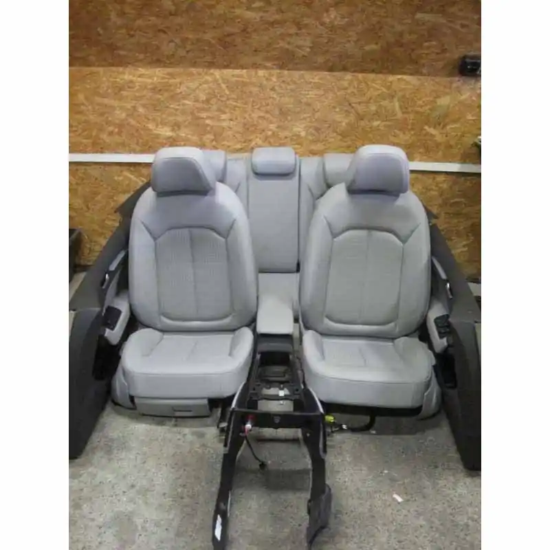 interiér - kůže/látka, přední sedadla vyhřívaná AUDI A3 8V0 Sportback 5DV Vysoce Kvalitní