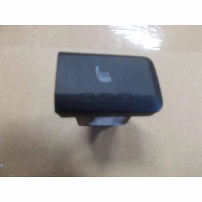 Tovární Cena spínač vyhřívání sedadel pravý zadní VAG7P6963106A