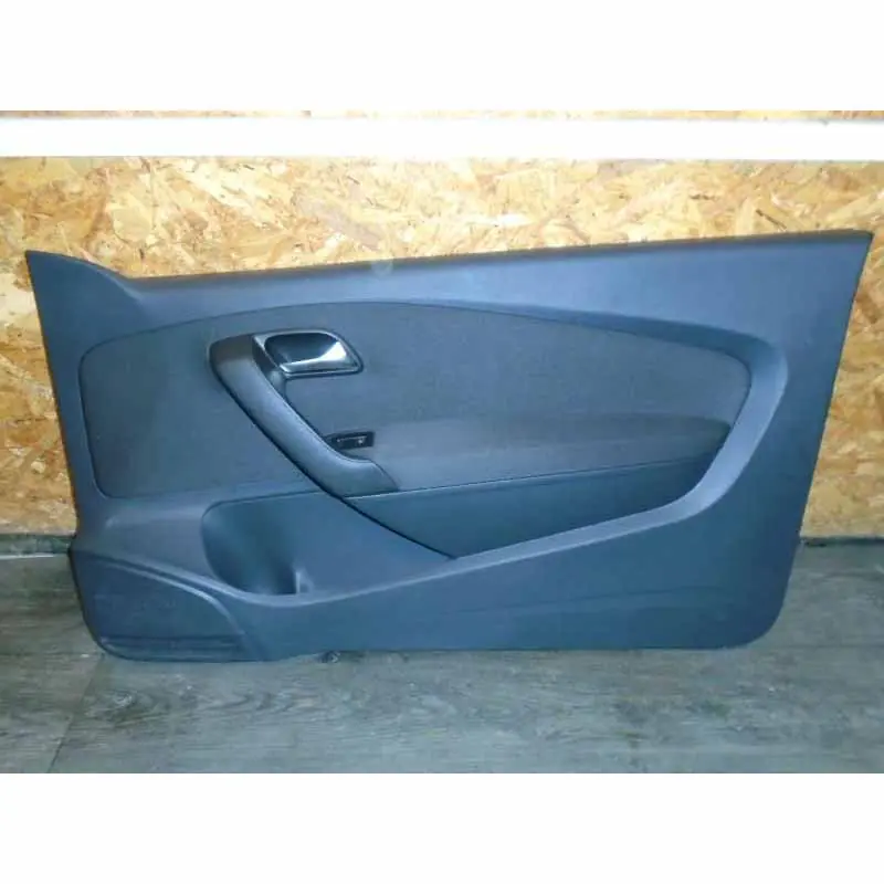 Akční Nabídka tapecírunk dveří pravý přední VW Polo 6R0 (3-dvéřová verze)