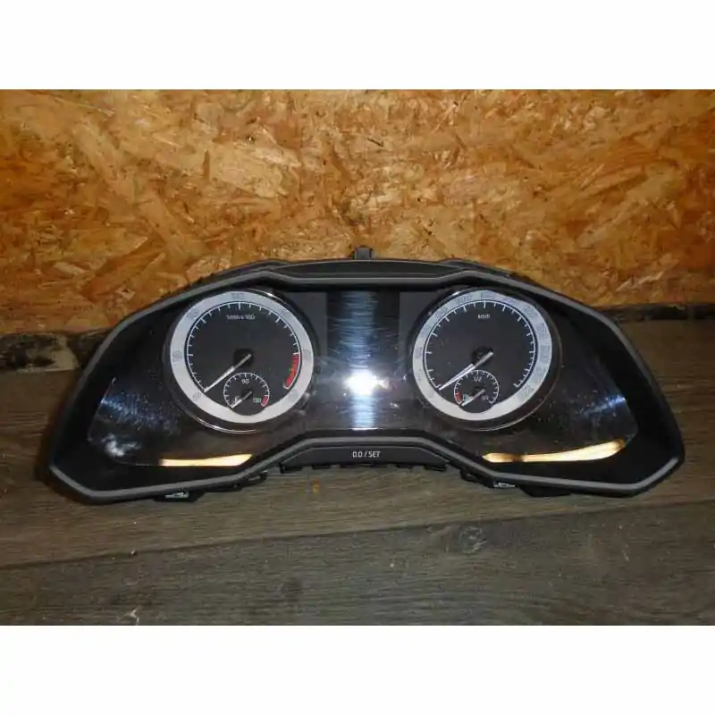 Objednat Nyní přístroje ŠKODA Superb III 3V0 2,0 TDI3V0920711B