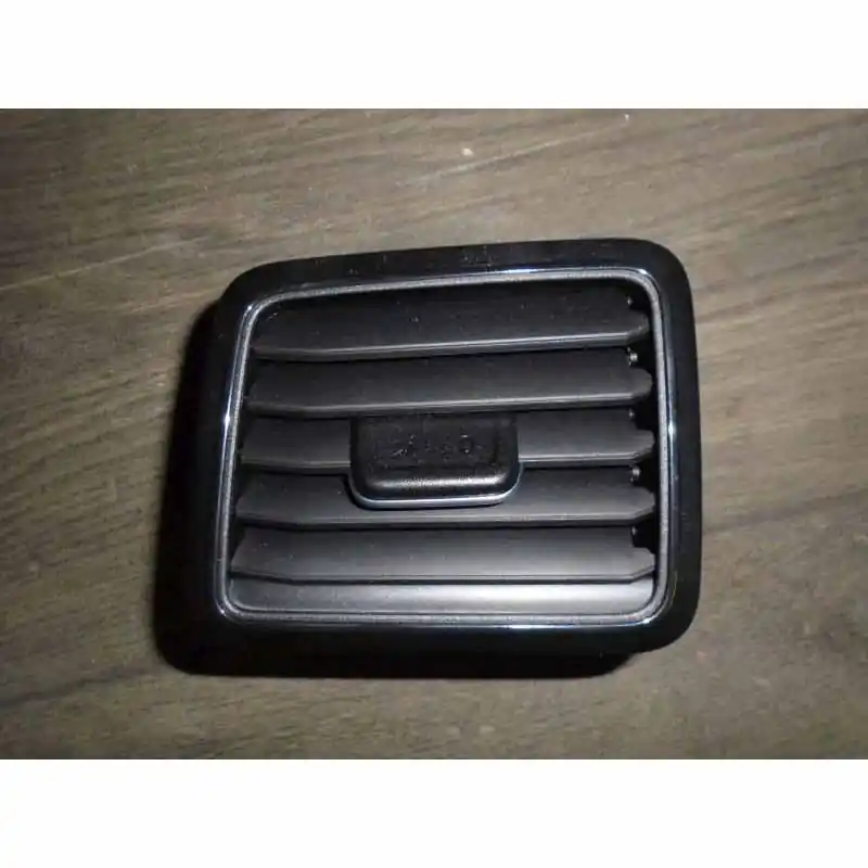 Značkový výdech ventilace levý VW Amarok 2H0 lift2H6819703QWA