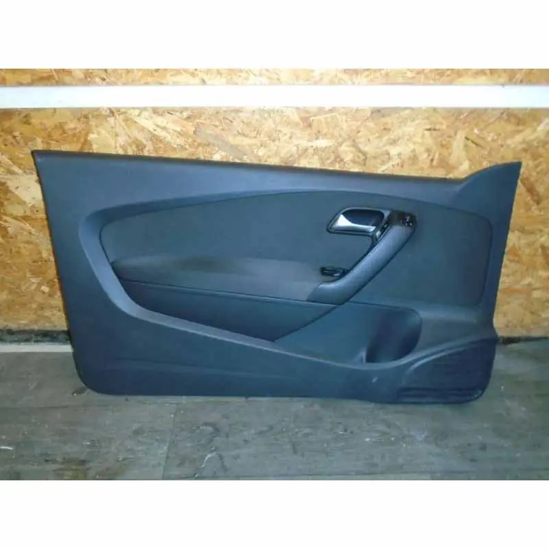 Výprodej tapecírunk dveří levý VW Polo 6C0 2015- (3-dvéřová verze) - bez spínačů