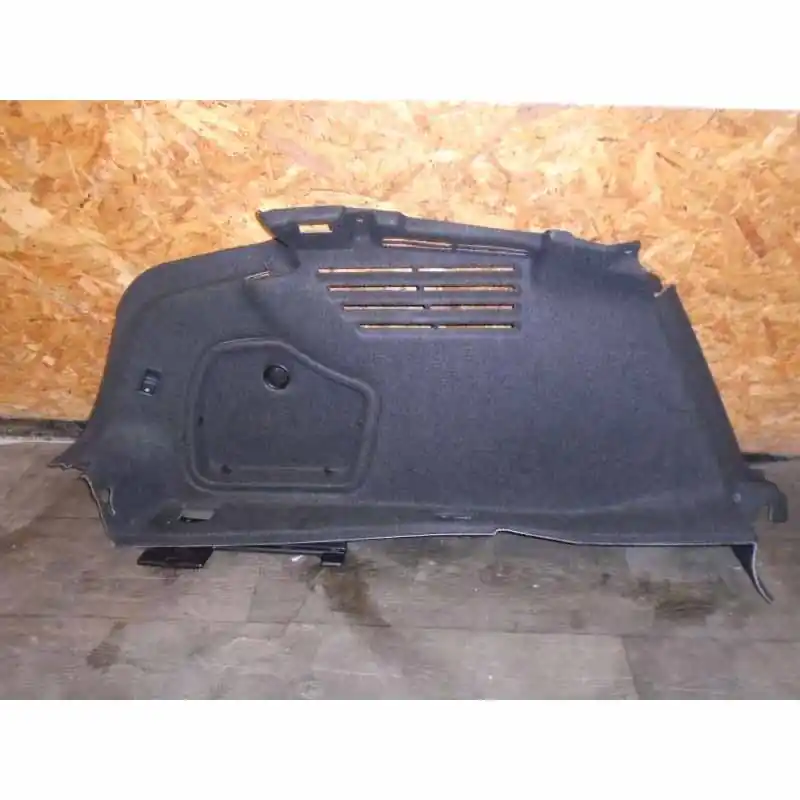 Cenová Bomba výplň kufru levá AUDI A4 8W0 sedan8W5863879G8W5863879NCA9