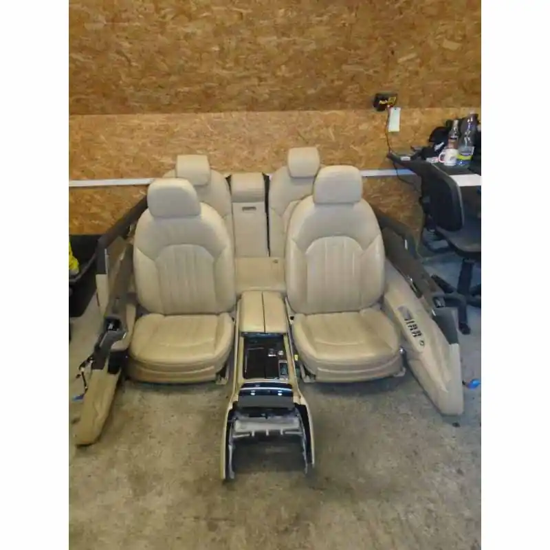 Dokud Zásoby Vydrží interiér - kožený, vyhřívaná sedadla + panely sloupků AUDI A8 4H0 long