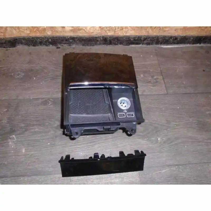 popelník ŠKODA Karoq 57A566863071566863071AZH5 - bez spojovací antény Oblíbený