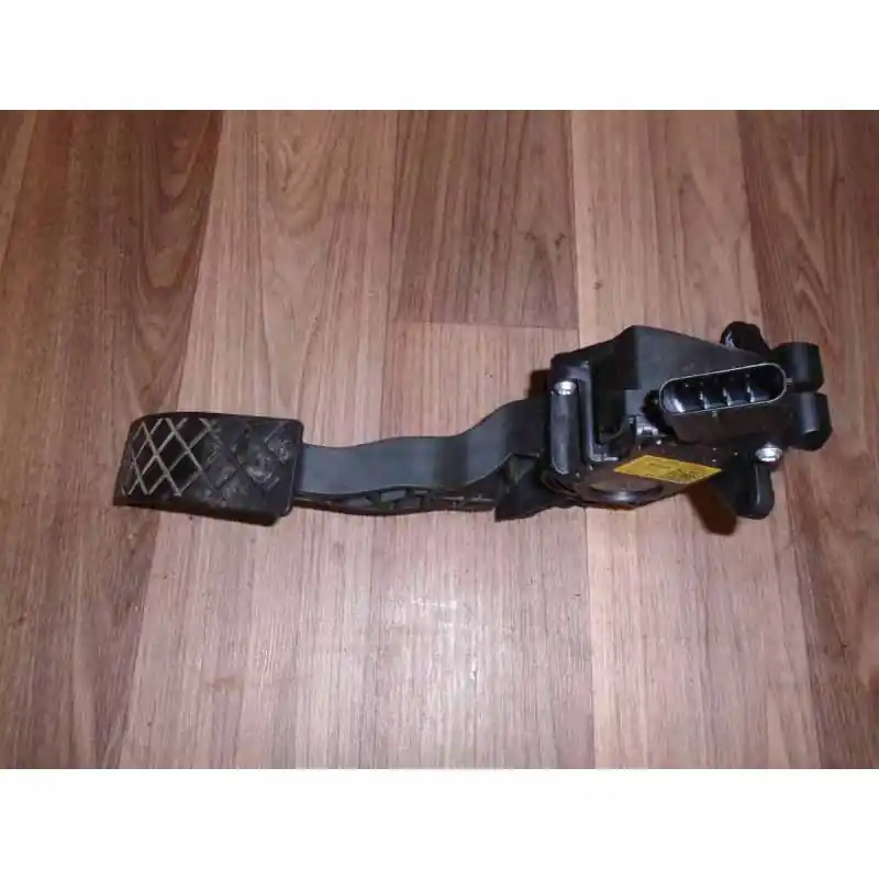 plynový pedál ŠKODA Rapid 5JA (lift)6C1721503D Odeslání Ihned