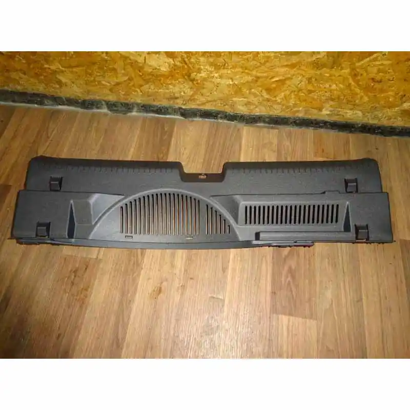 Značkový kryt zámku zadních pátých dveří VW Polo VI 2G02G6863459D82V