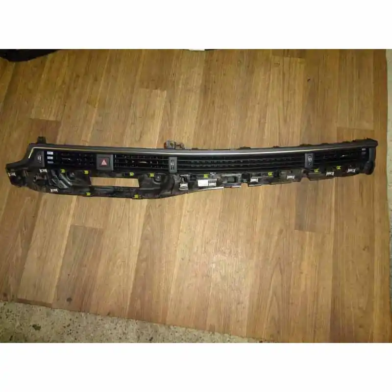 Sleva výdechy ventilace středový + pravý AUDI A4 8W08W0820902D