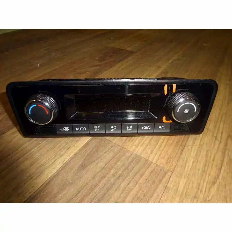 Pouze Dnes klimatonic ŠKODA Fabia III 6V06V0907044CBYY - prasklý rámeček