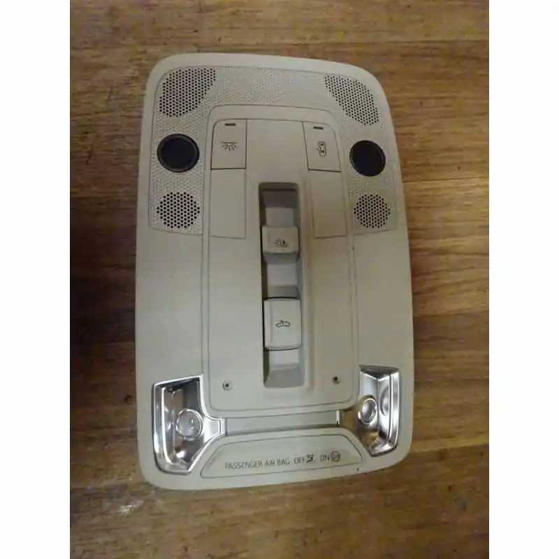 Sezónní Sleva stropní světlo přední AUDI Q3 83A81A947135TET1