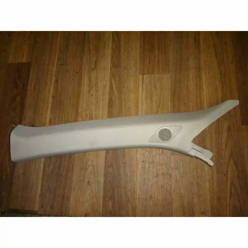 kryt sloupku A horní levý AUDI Q3 83A83A867233EP5 - lehce poškozený Časově Omezené