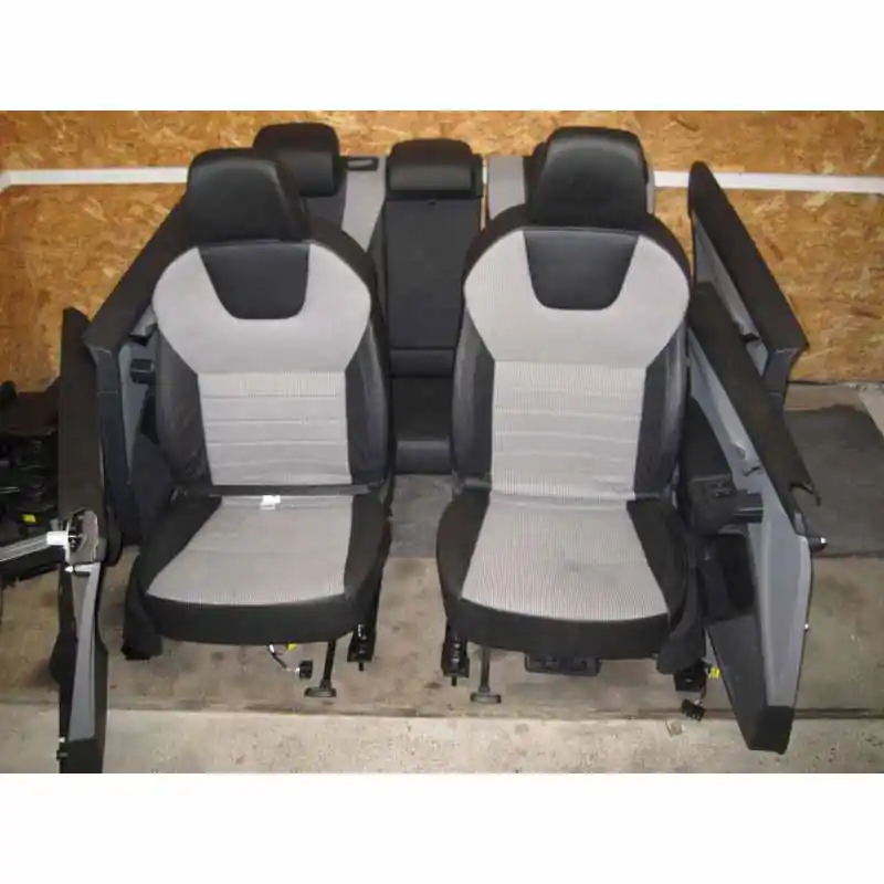 Must-Have interiér - přední sedadla vyhřívaná ŠKODA Octavia III 5E0