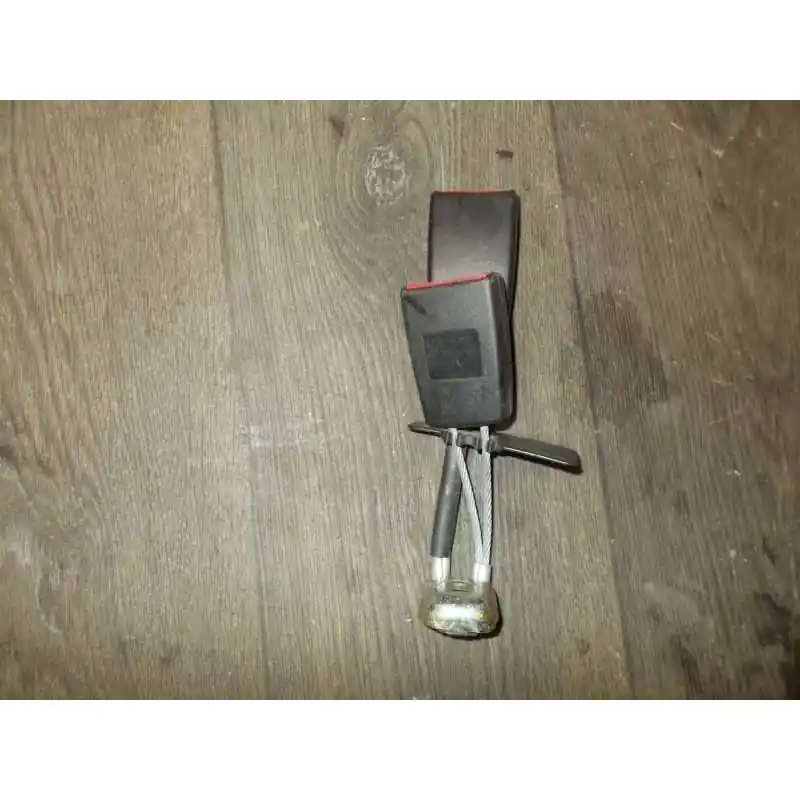 zámek/upínač bezpečnostních pásů ŠKODA Superb I 3U0 VW Passat B5 3B3B0857739C 3B0857739D Sleva