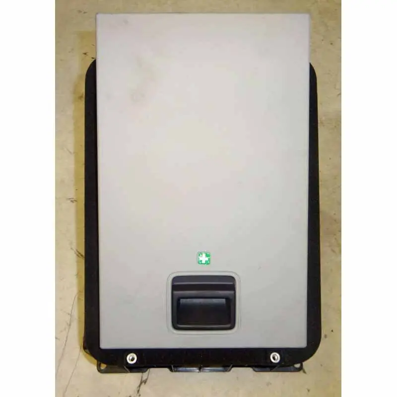 Značkový otvor pro dlouhý náklad AUDI A8 4H04H0885205CBC5