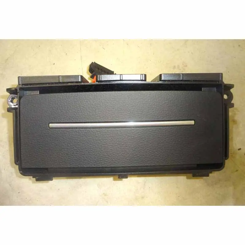 zásuvka do středového tunelu zadní + kryt AUDI Q7 4M04M08640616PS Poslední Šance