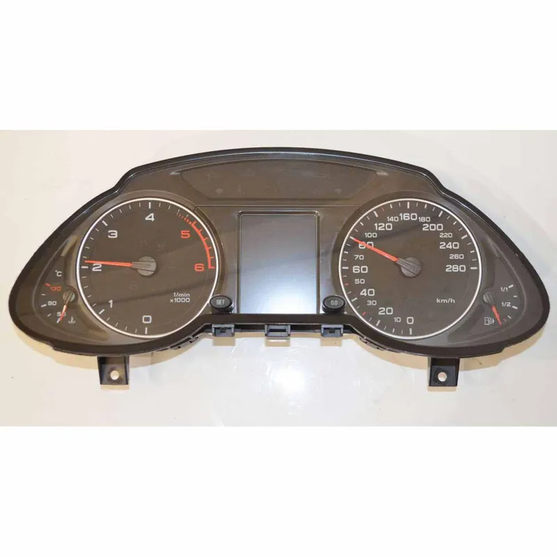 Horká Nabídka přístroje AUDI Q5 8R0 2,0 TDi8R0920930C - lehce poškrábané sklo