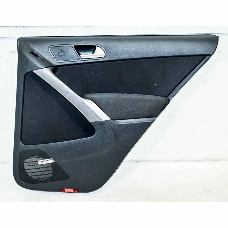 Cenová Bomba tapecírunk dveří zadní pravý VW Tiguan 5N05N0867212EXPA - poškrábané madlo