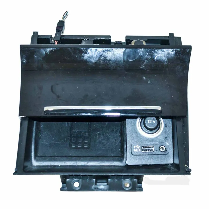 popelník ŠKODA Superb III 3V03V1863071A041 - poškozený držák Finální Výprodej